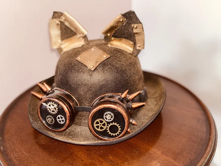 Casque steampunk décoratif dans la chambre