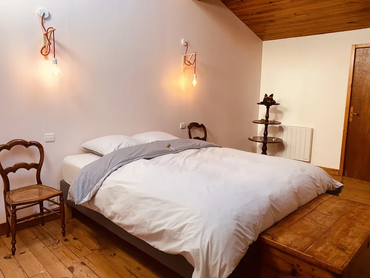 Seconde chambre et son lit queen size