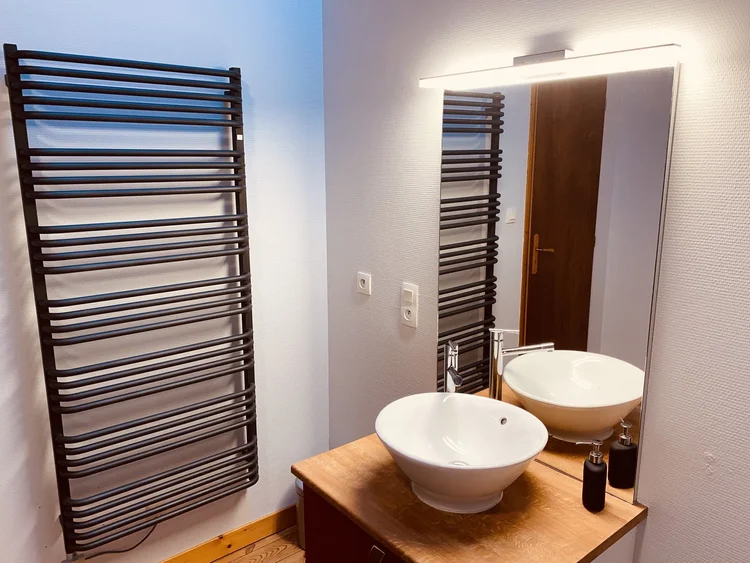 Radiateur sèche-serviettes de la salle de bain